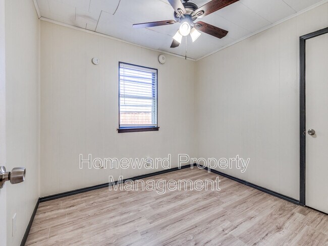 Building Photo - 9311 Oakland Dr