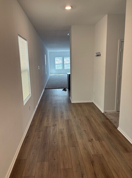 Building Photo - 216 Rancho del Cielo Ln