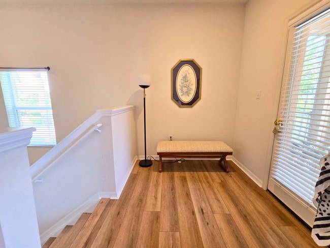 Building Photo - Gated 2BR/ 2BA Townhome Near UTC
