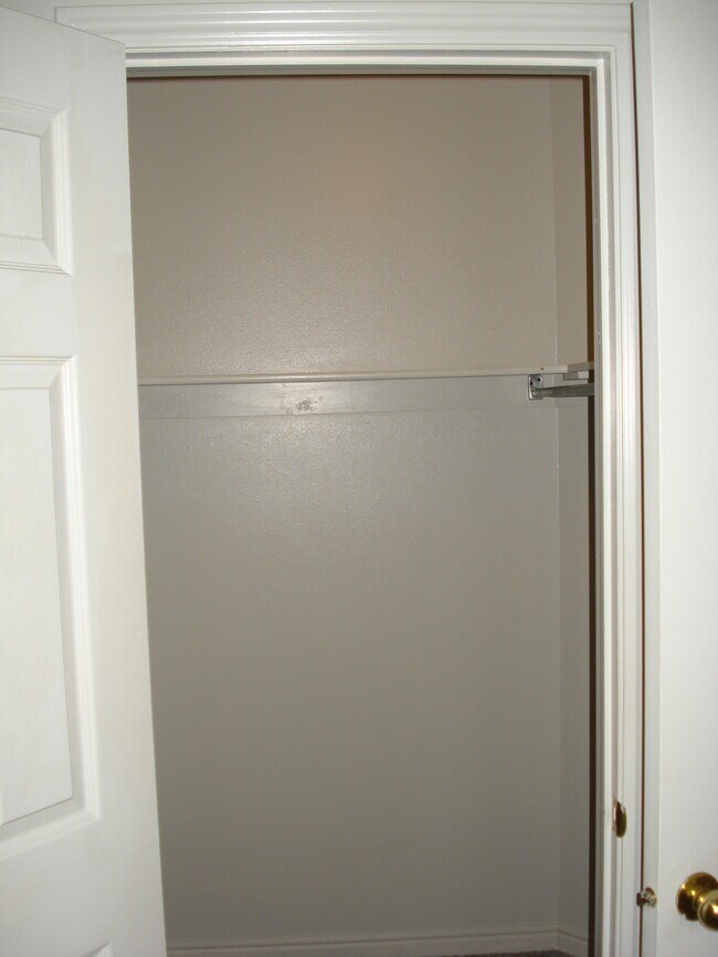 Building Photo - 60 E 200 N