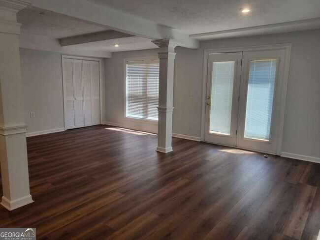 Building Photo - 487 Arbour Run