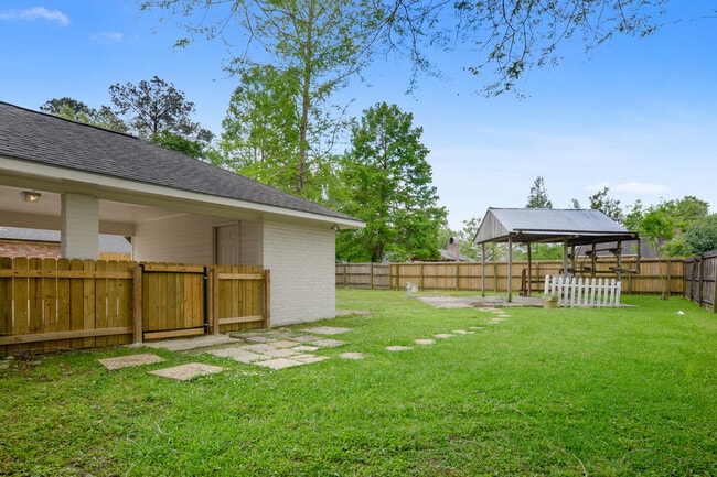 Building Photo - 7738 Menlo Dr