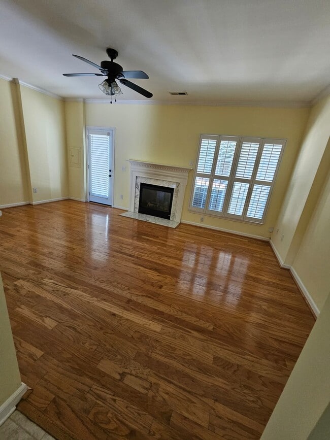 Building Photo - 142 Spring Crossing Cir
