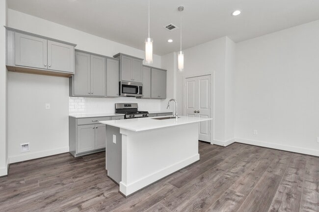 Building Photo - 2007 Bauer Dr