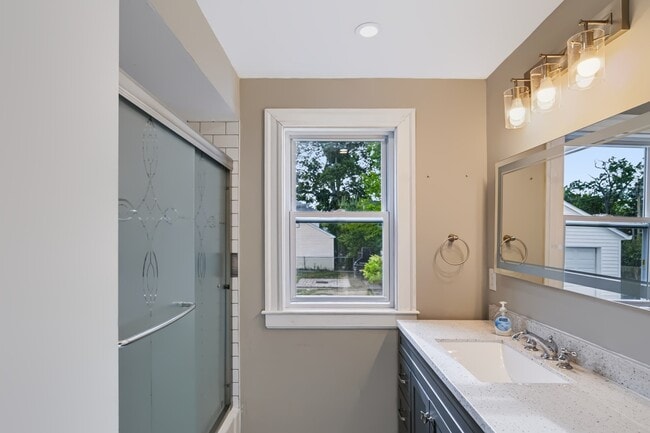 Building Photo - 22 Ruggles St