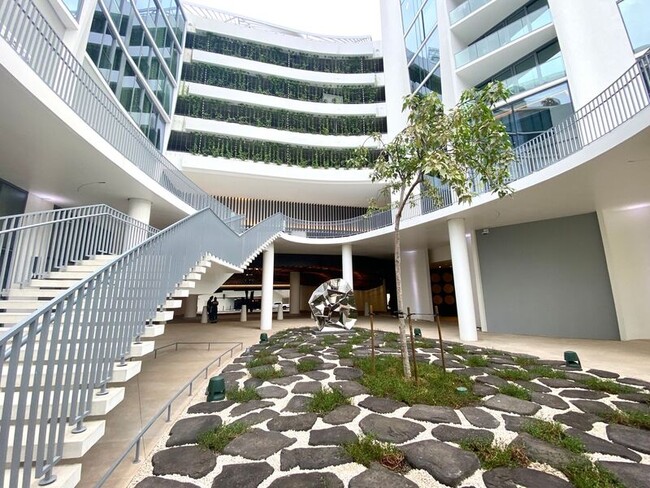 Building Photo - 1000 Auahi St