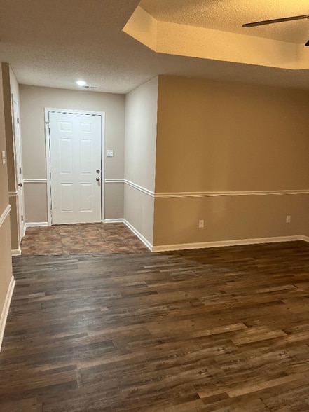 Building Photo - 15 Ariel Dr