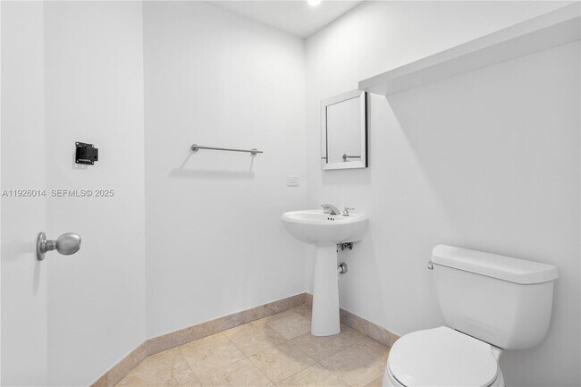 Building Photo - 801 Brickell Key Blvd