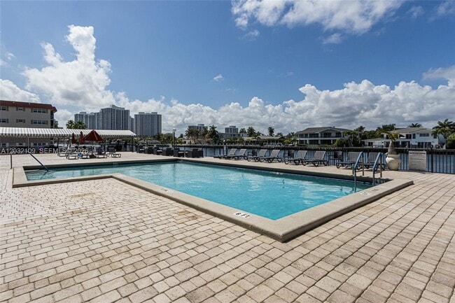Building Photo - 2017 S Ocean Dr