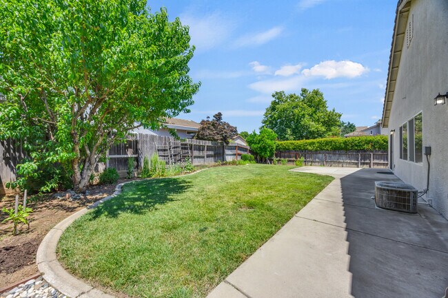 Building Photo - 9259 Crystal Falls Way