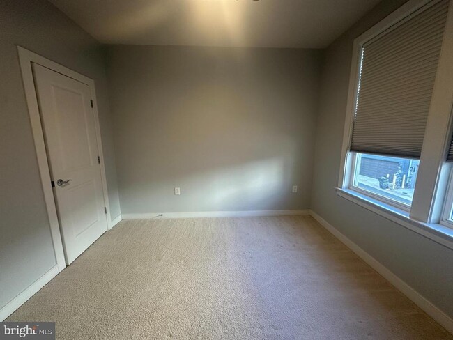 Building Photo - 13338 Arrowbrook Centre Dr