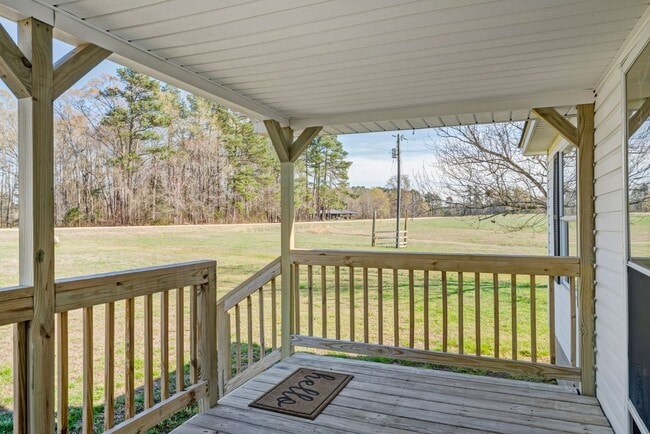 Building Photo - 3 Bedroom/2 Bathroom Home For Rent