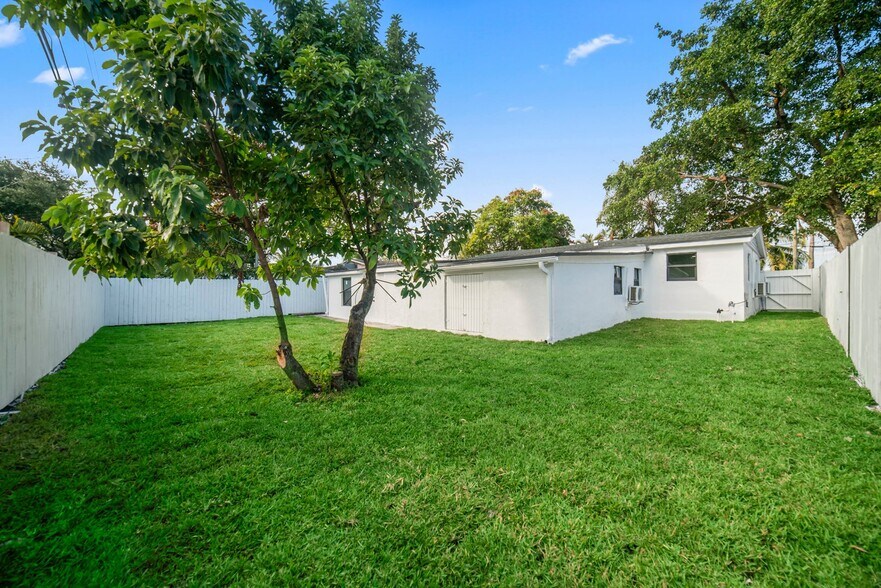 Building Photo - 4114 SW 49th Ct