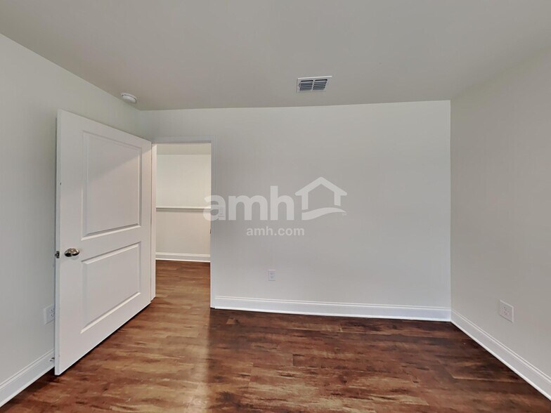 Building Photo - 601 Smt Vw Ln