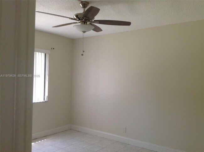 Building Photo - 16246 Laurel Dr