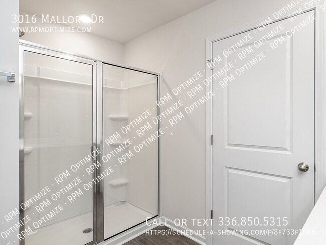 Building Photo - 3016 Mallory Dr