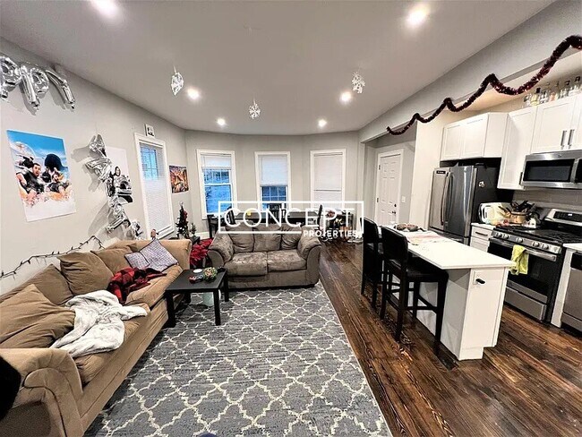 Building Photo - 91 Hillside St