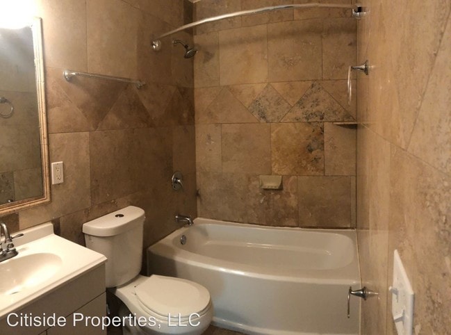 Building Photo - 208 Doane St SW