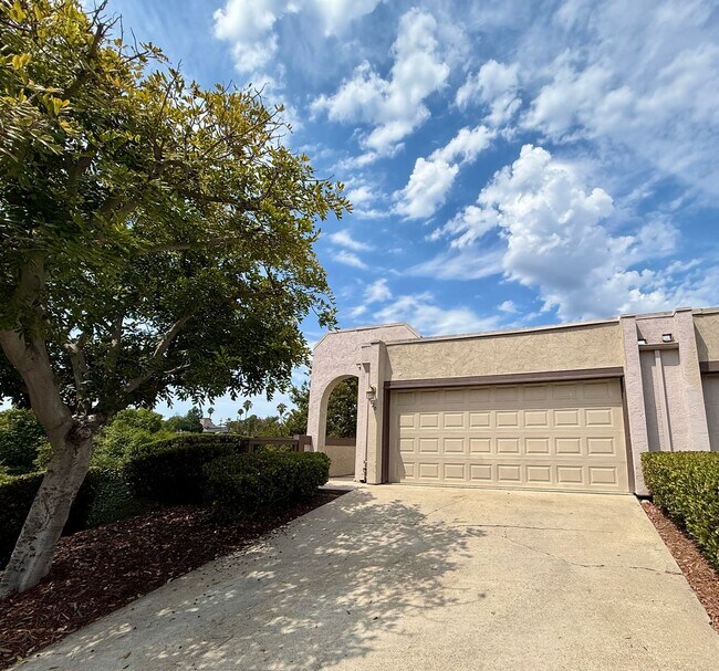 Primary Photo - Spacious Twin Home For Rent at Montezuma Townhouses in College Area-Move in now