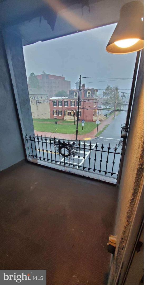 Building Photo - 215 High St