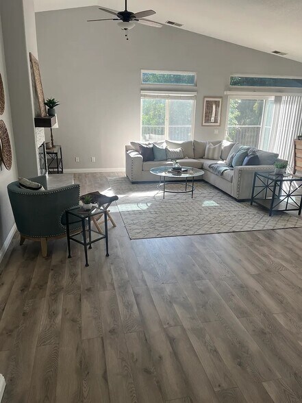 Building Photo - 11112 Calgary Way