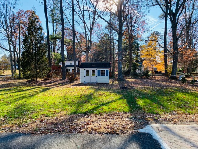 Building Photo - Beautifully Renovated 3bdrm/2.5bth Tri-Lev...