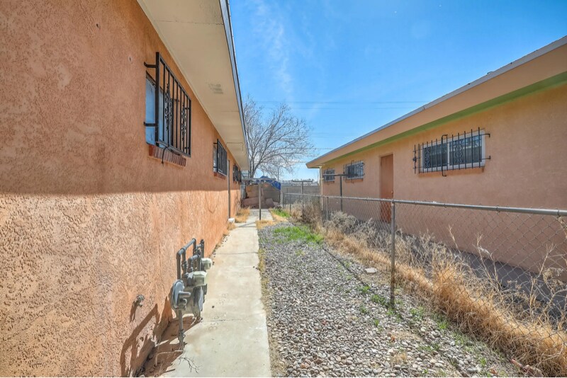 Building Photo - 3518 Crest Ave SE