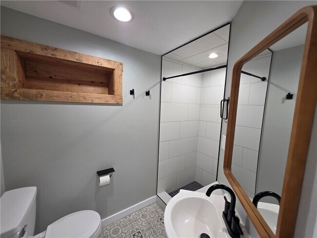 Building Photo - 2402 SE Jayel Terrace