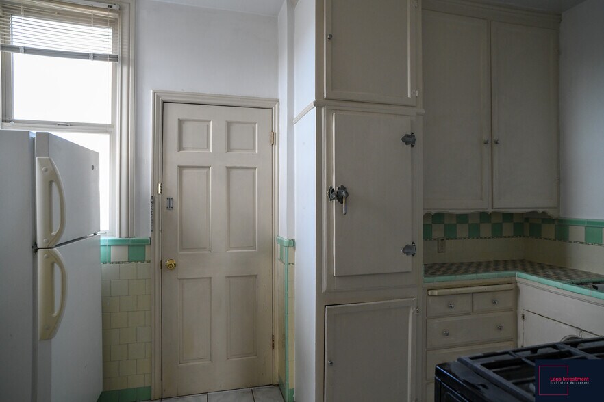 Kitchen - 1600 Clement St