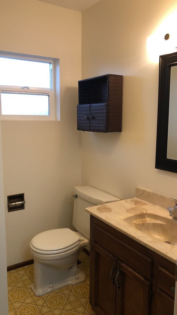 Building Photo - Beautiful Single Level 3/2 Charming NW Cor...