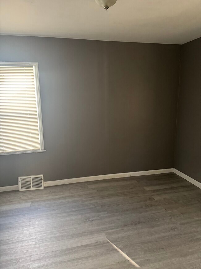 Building Photo - 19568 Dresden St