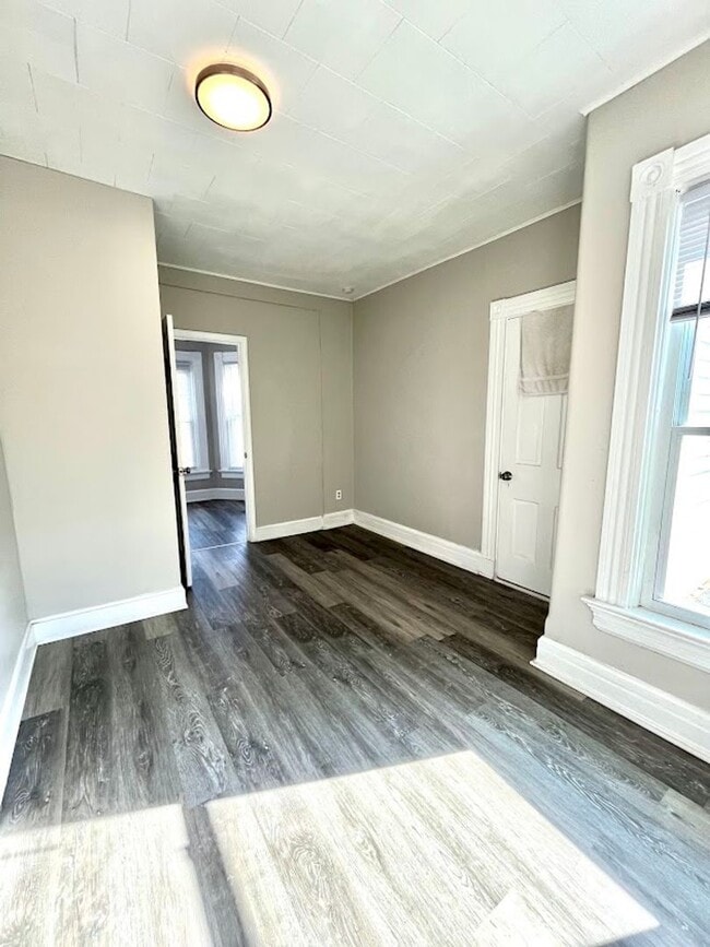 Building Photo - 120 65th St W
