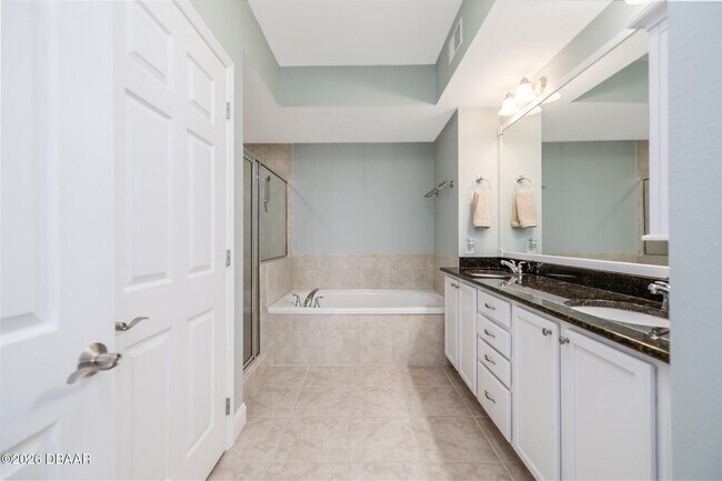 Building Photo - 2801 S Ridgewood Ave