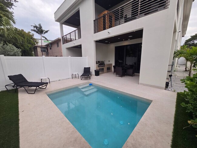 Building Photo - 1812 Miami Rd