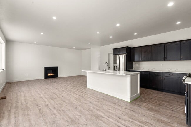 Building Photo - Newer 4 bedroom w/ 3 car garage