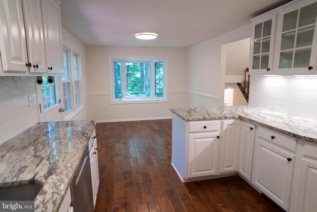 Building Photo - 10100 Walnut Wood Ct
