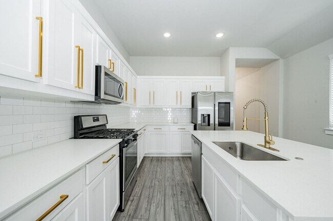 Building Photo - Stylish, Bright & Energy-Smart Living in R...