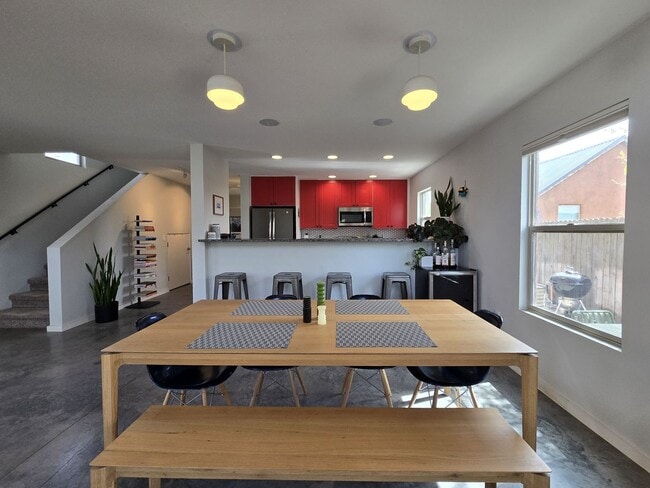 Building Photo - 2180 W Alameda St