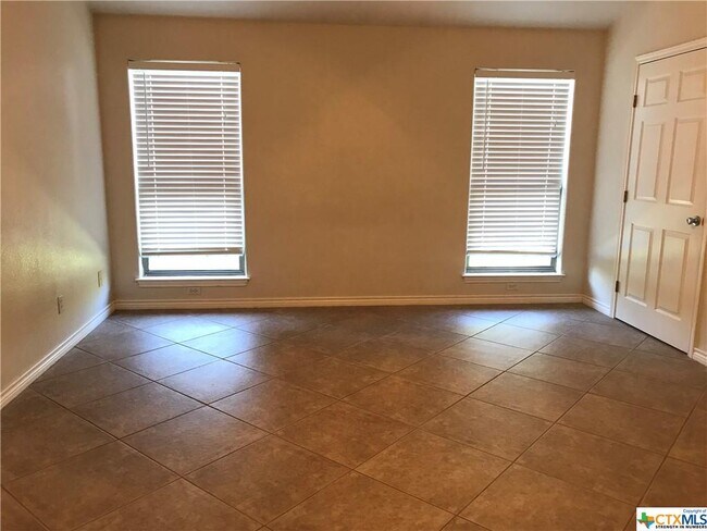 Building Photo - 113 Quail Run