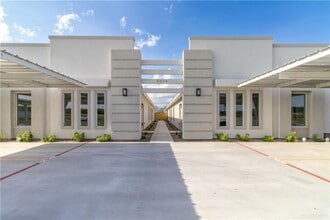 Building Photo - 13 Briggs Rd