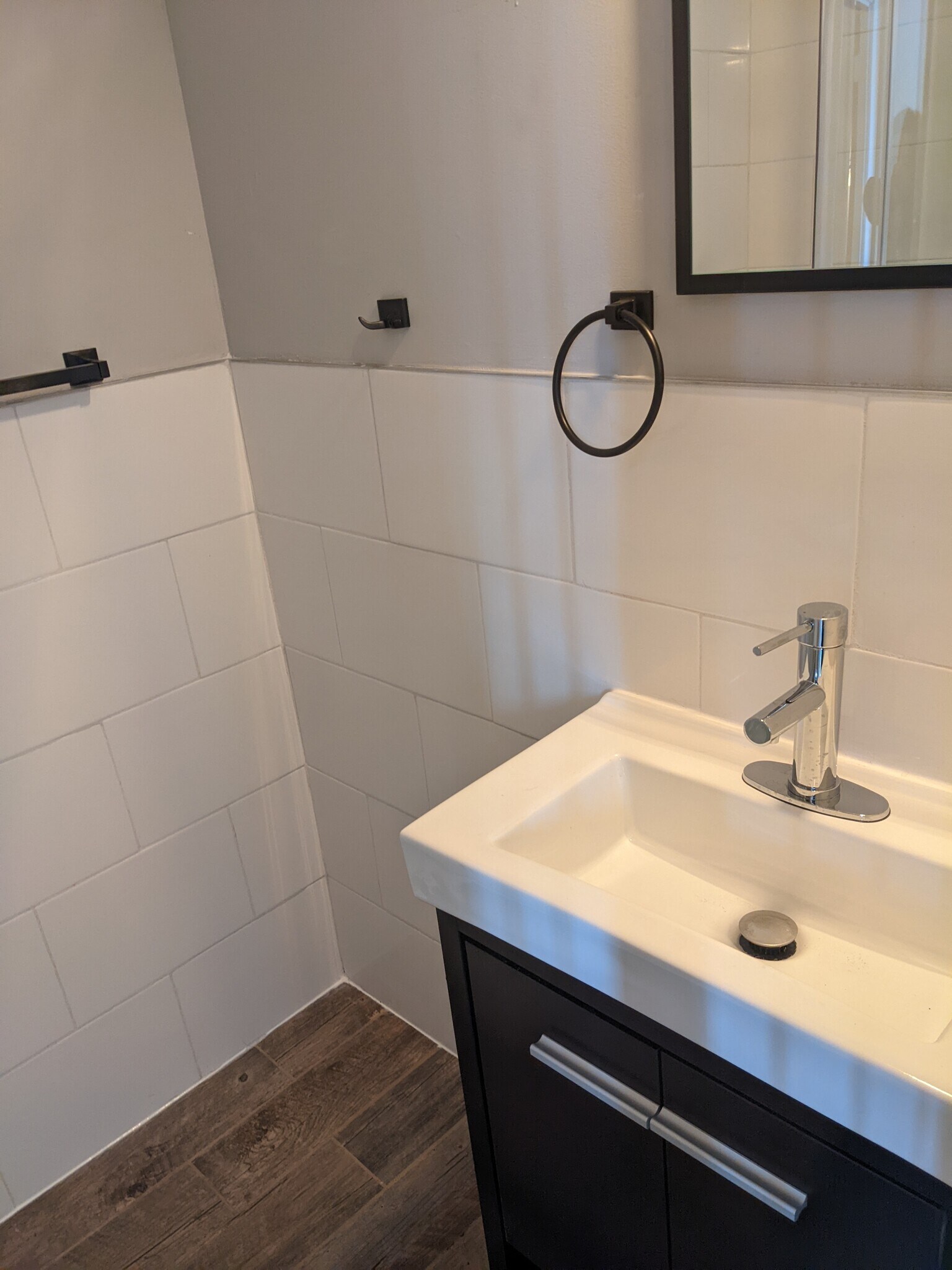 Recently renovated bathroom - 506 Woodruff Place Middle Dr