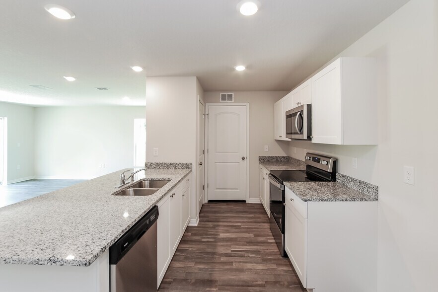Building Photo - 139 River Hl Dr