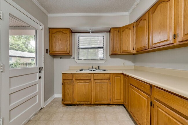 Building Photo - 1440 Moran Dr