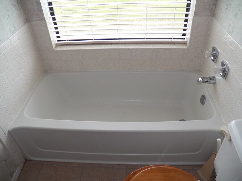 Hall Bath Tub - 400 W South Town Dr