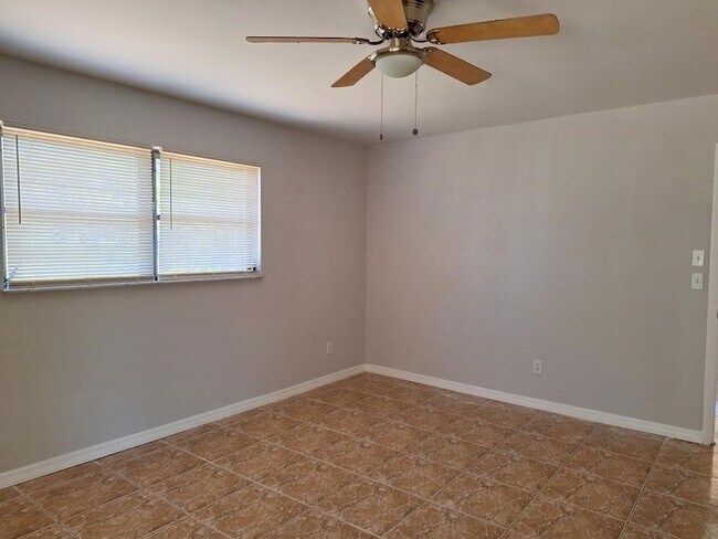 Building Photo - 1758 Mistletoe St