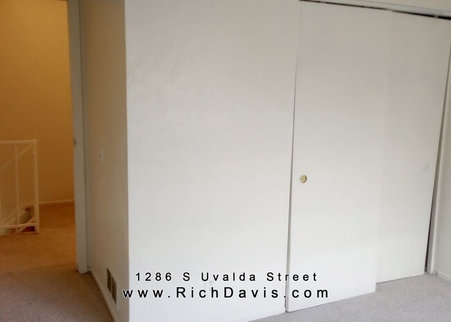 Building Photo - 1286 S Uvalda St