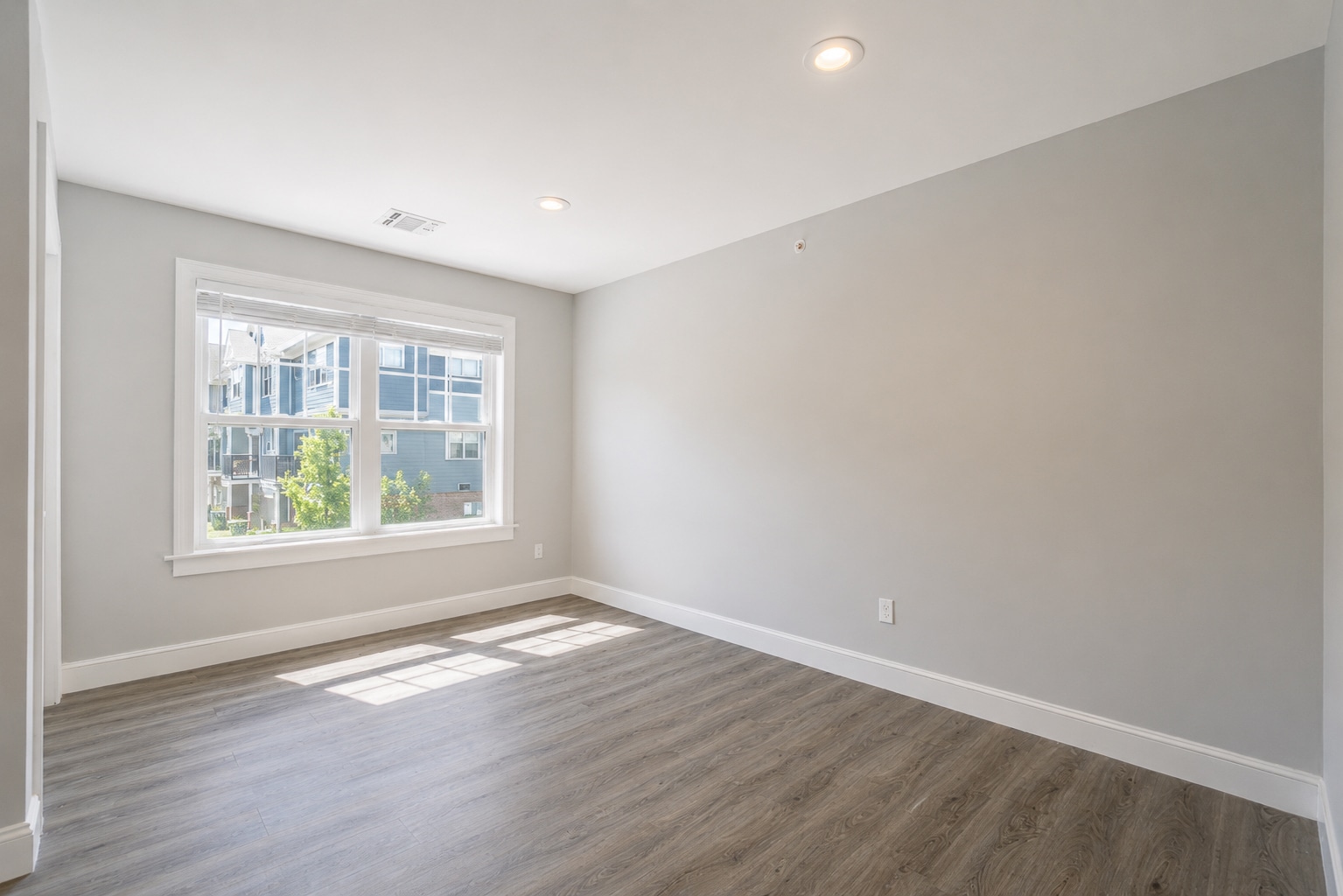 Building Photo - 35 2nd St