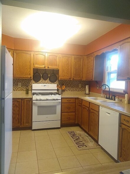 Building Photo - 334 W 64th St