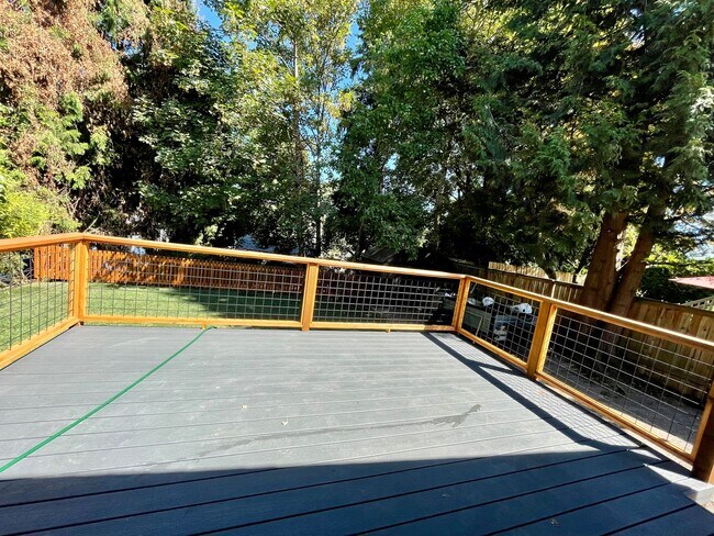 Building Photo - Charming Renovated Ranch 3 Bed + 2 Bath House! Washer & Dryer! Located in Portland's SE Brooklyn ...