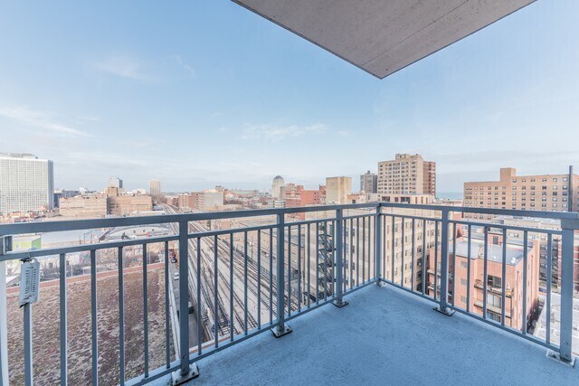 Building Photo - 1134 W Granville unit 803